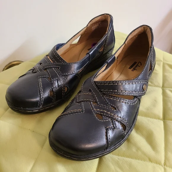 Clarks Women's Navy Flats with Stitch Detail - Picture 2 of 11